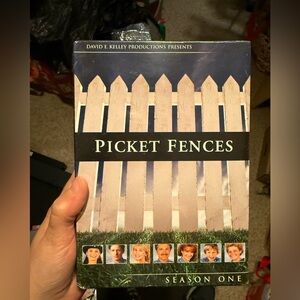 Picket Fences season One DVD New